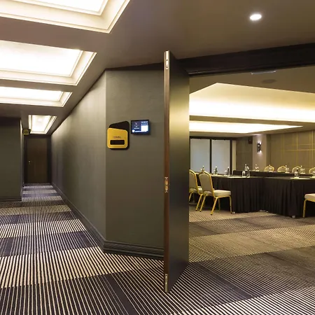 Doubletree By Hilton Airport Отель Измир