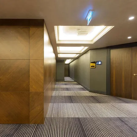 Doubletree By Hilton Airport