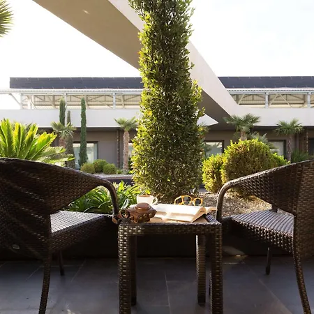 Doubletree By Hilton Airport 4*