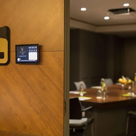 Doubletree By Hilton Airport Отель 4*