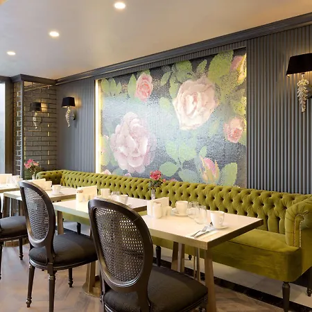 دوبل تري باي هيلتون إيربورت إزمير