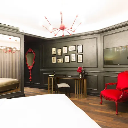 ホテル Doubletree By Hilton Airport 4*