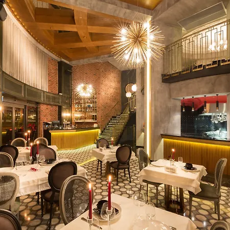 Doubletree By Hilton Airport