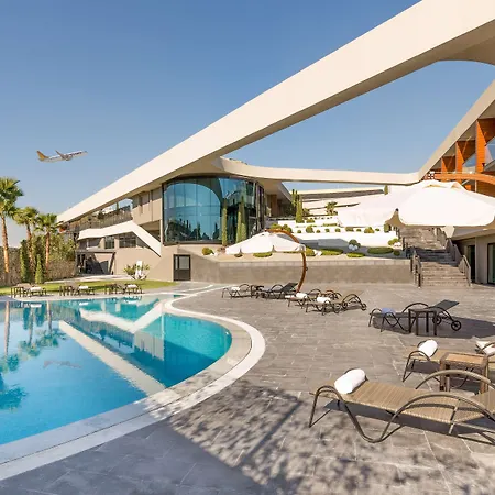 ホテル Doubletree By Hilton Airport 4*