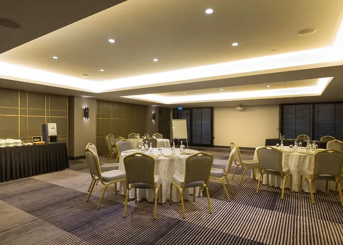 Doubletree By Hilton Airport Otel