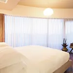 Doubletree By Hilton Airport 4* איזמיר