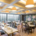 Doubletree By Hilton Airport איזמיר