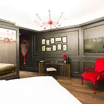 מלון Doubletree By Hilton Airport 4*