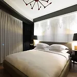 מלון Doubletree By Hilton Airport 4*