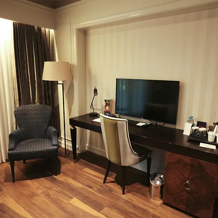 Doubletree By Hilton Airport