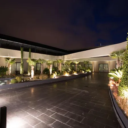 Doubletree By Hilton Airport