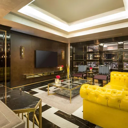 Doubletree By Hilton Airport Отель