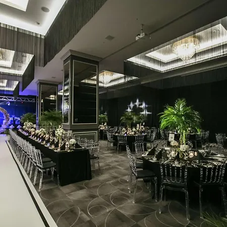 Doubletree By Hilton Airport