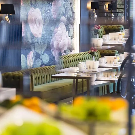 Doubletree By Hilton Airport 4*