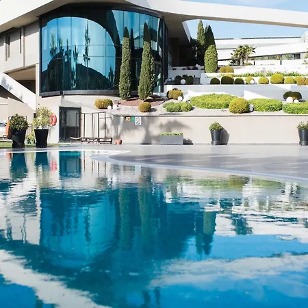 Doubletree By Hilton Airport Szálloda