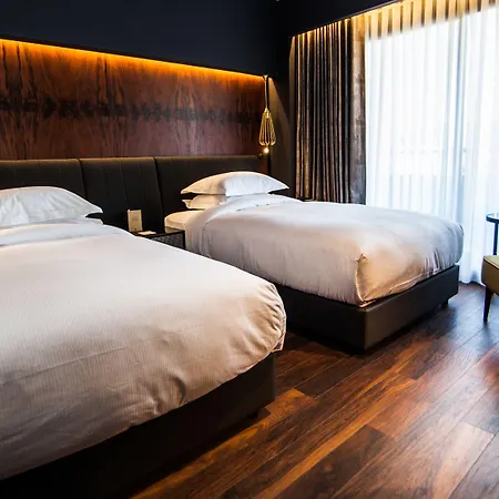 Doubletree By Hilton Airport 4*