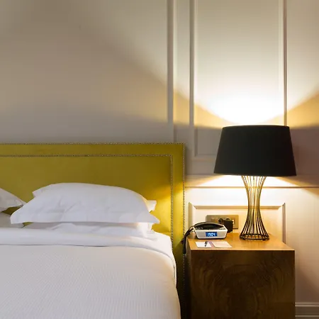 Doubletree By Hilton Airport Otel