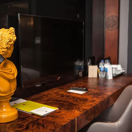 Doubletree By Hilton Airport Szálloda 4*