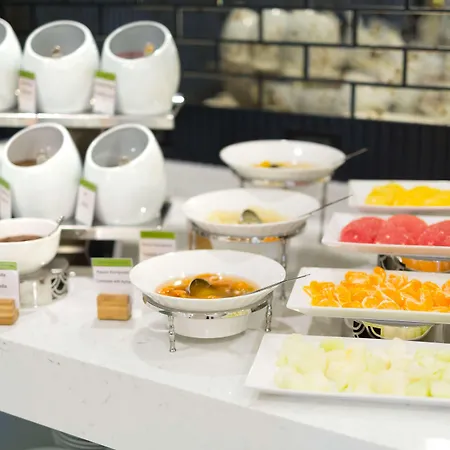 Doubletree By Hilton Airport Otel