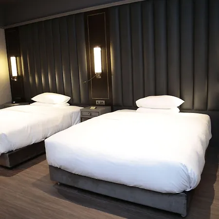 Doubletree By Hilton Airport 4*