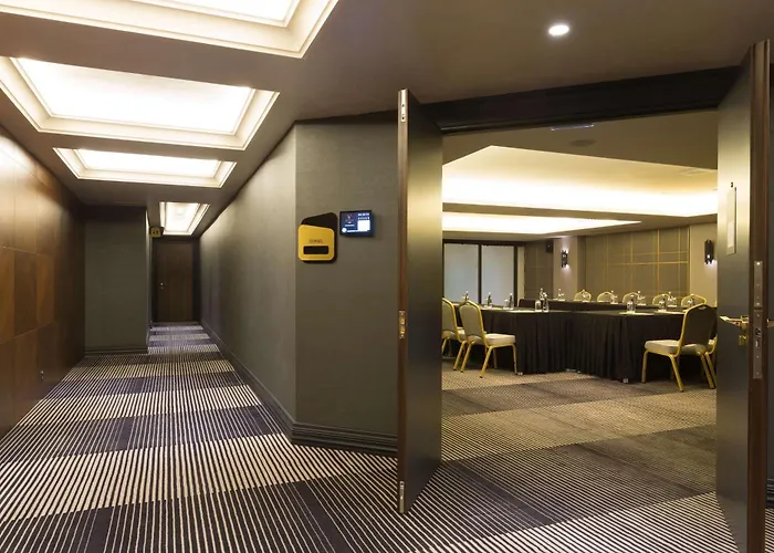 伊兹密尔机场希尔顿逸林酒店 酒店 伊兹密尔