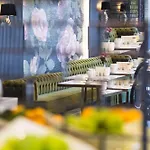 Doubletree By Hilton Airport 4*