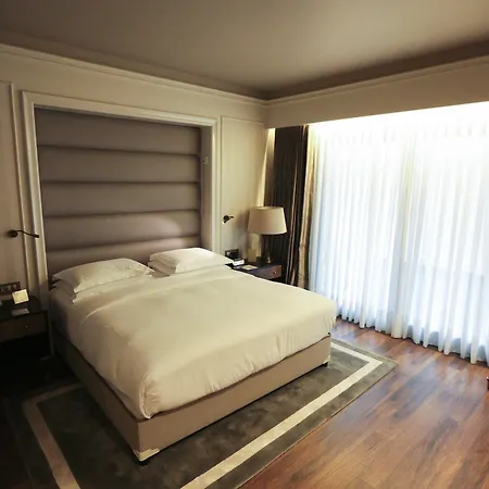 Doubletree By Hilton Airport