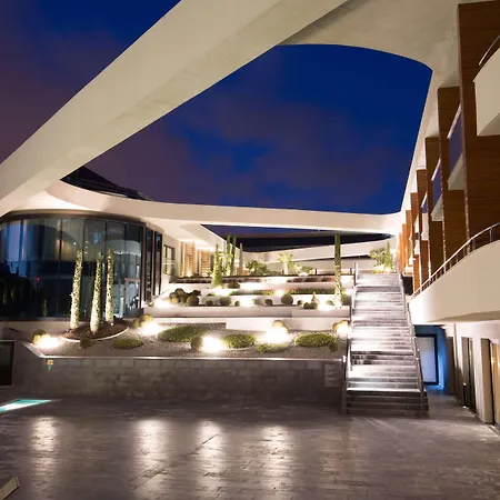 Hotel Doubletree By Hilton Airport 4*