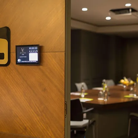 Doubletree By Hilton Airport Hotel 4*
