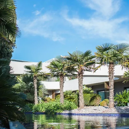 Doubletree By Hilton Airport Hotel Esmirna