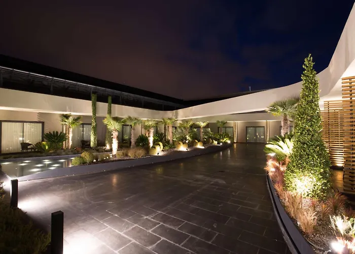 Doubletree By Hilton Airport