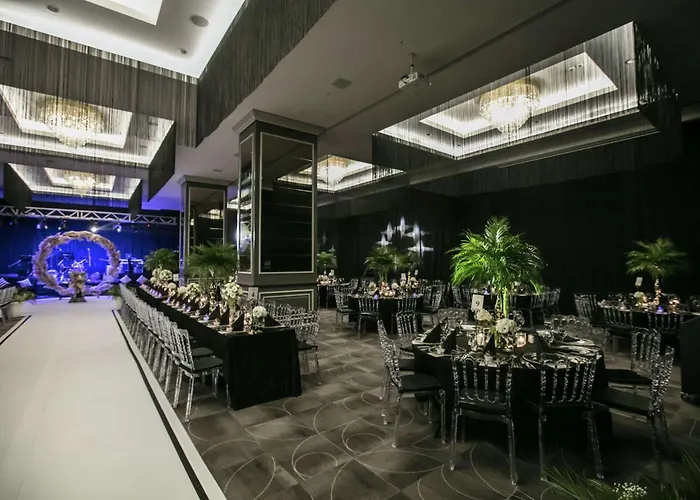 Doubletree By Hilton Airport