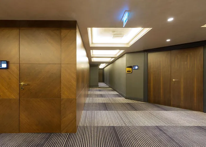 Doubletree By Hilton Airport