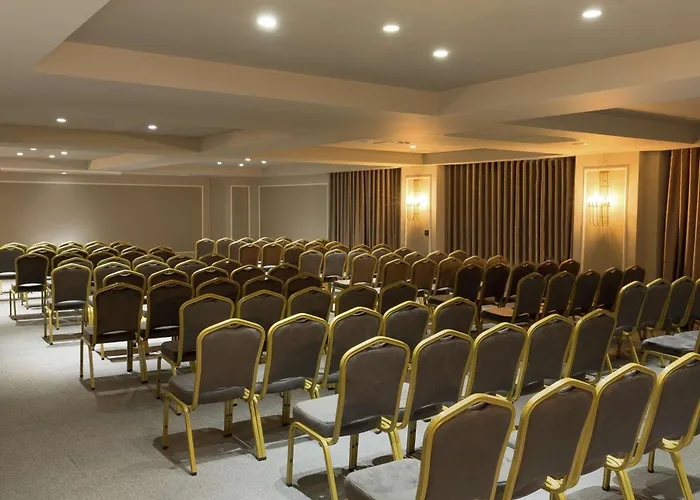 Doubletree By Hilton Airport