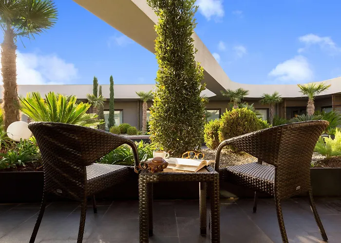 Doubletree By Hilton Airport Hotel İzmir