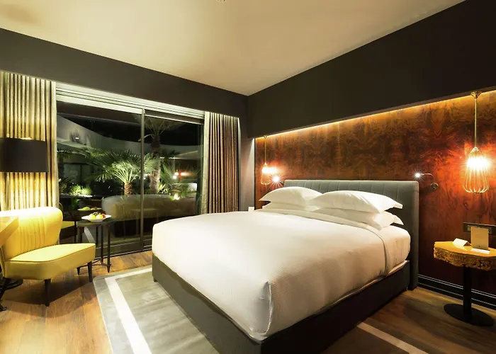 Doubletree By Hilton Airport